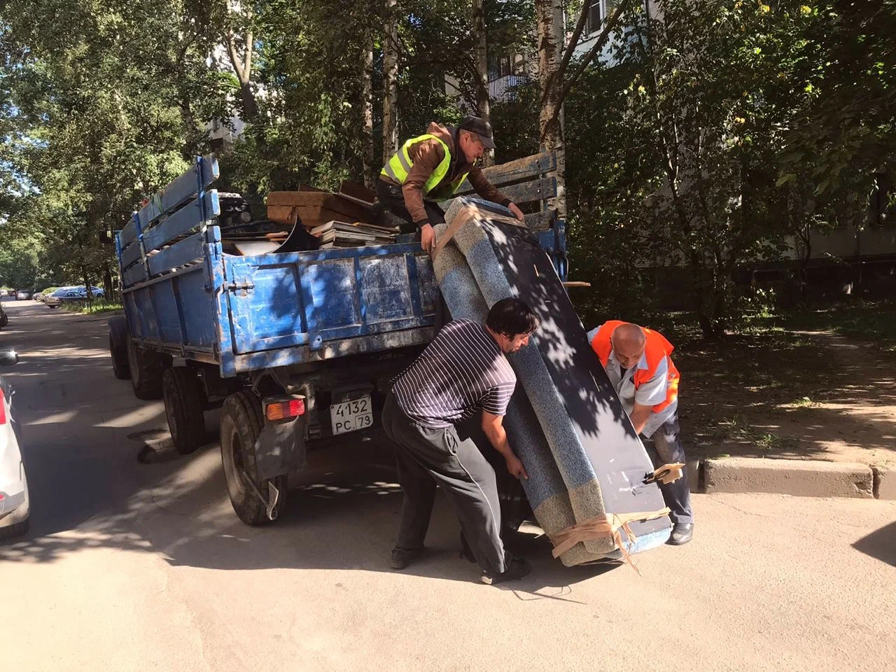 Профессиональный вывоз крупногабаритного мусора в Каспийске в октябре