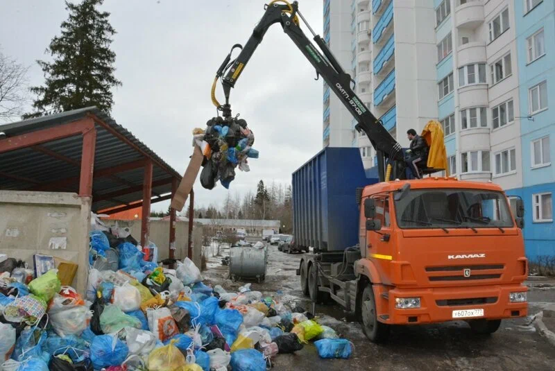 Вывоз бытового мусора в Каспийске с погрузкой в октябре