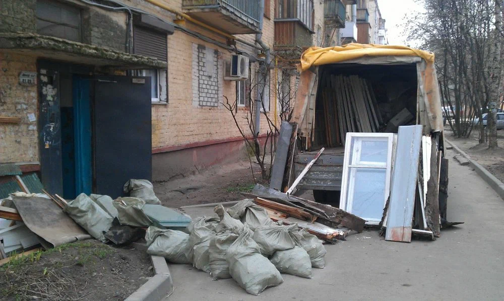 Вывоз мусора после ремонта в Каспийске от ПроМусор — цены от 4581 руб., быстро и недорого