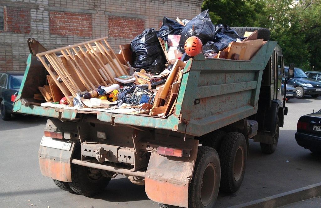 Вывоз мусора из магазина в Каспийске от ПроМусор: услуги, цена от 1782 руб., утилизация отходов