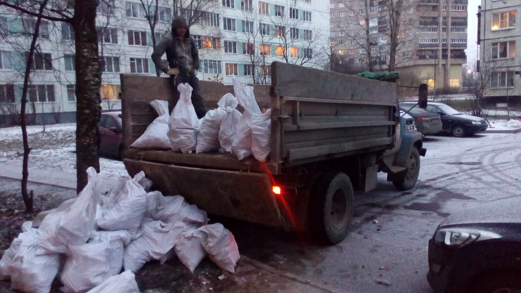 Вывоз мусора в мешках в Каспийске в октябре