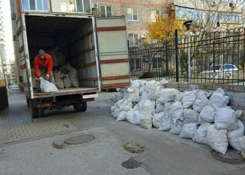 Вывоз мусора после переезда в Каспийске в октябре