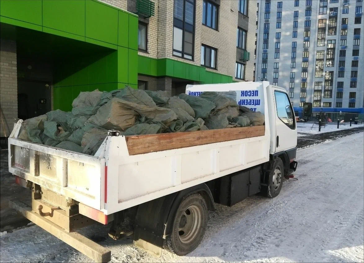 Вывоз мусора грузовым фургоном 3 тонны в Каспийске — цена от 1374 руб., ПроМусор