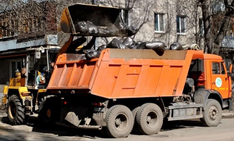Вывоз мусора грузовым фургоном 5 тонн в Каспийске – ПроМусор, аренда, цена от 1578 руб
