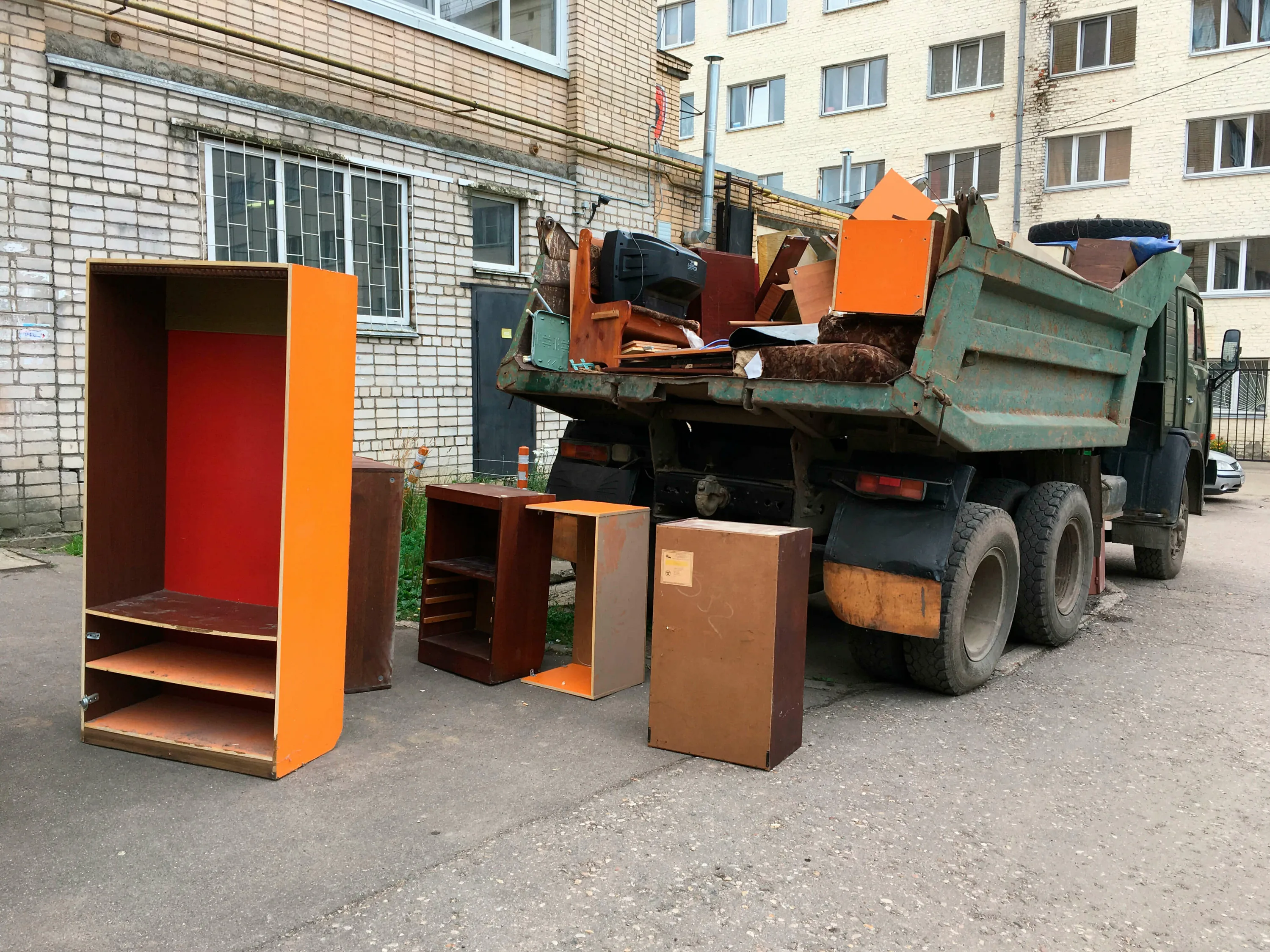 Утилизация старой мебели с вывозом и разбором в Каспийске в октябре