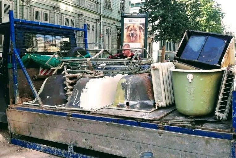 Вывоз старой сантехники в Каспийске от ПроМусор: быстро, недорого от 560 руб., утилизация и грузчики