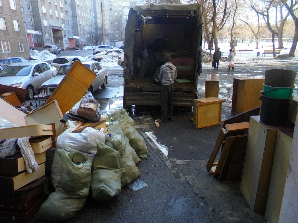 Вывоз мусора из подвала с утилизацией в Каспийске в октябре