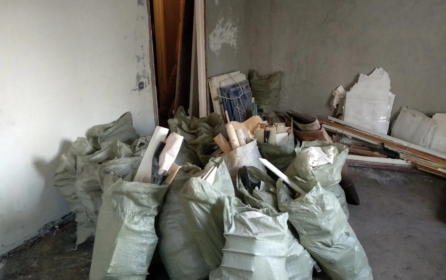 Уборка строительного мусора с вывозом и утилизацией в Каспийске в октябре