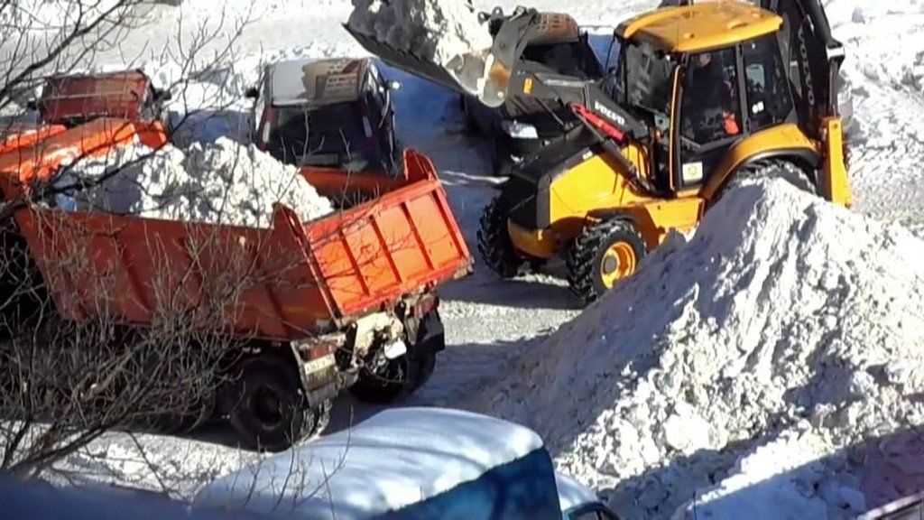 Вывоз снега с погрузкой в Каспийске для организаций и частных лиц в октябре
