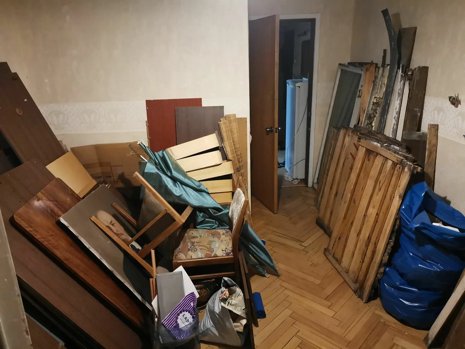 Демонтаж мебели с вывозом и утилизацией в Каспийске в октябре